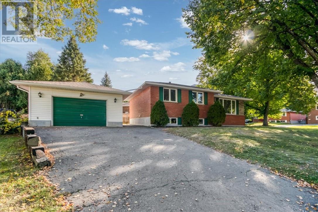 2015 Elderwood Drive Property Photo 3