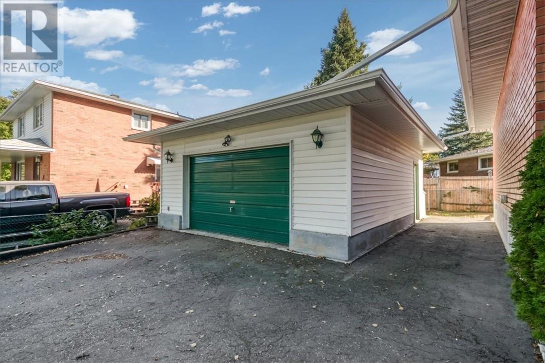 2015 Elderwood Drive Property Photo 4