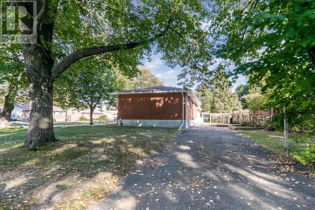 2015 Elderwood Drive Property Photo 6