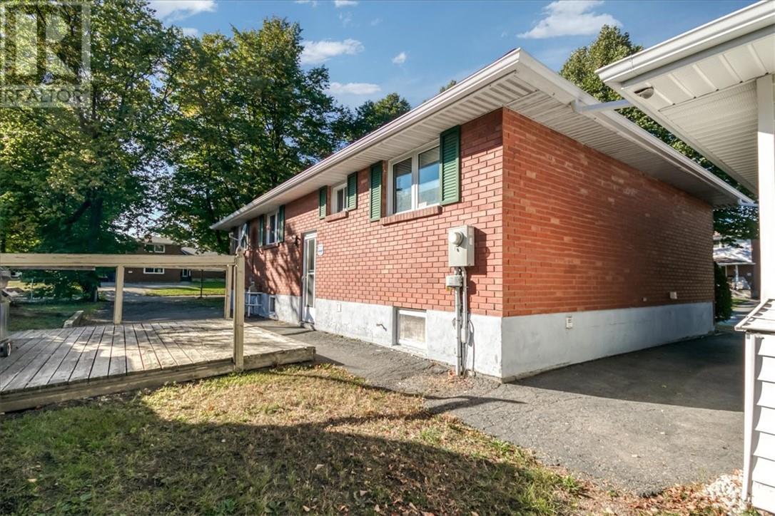 2015 Elderwood Drive Property Photo 8