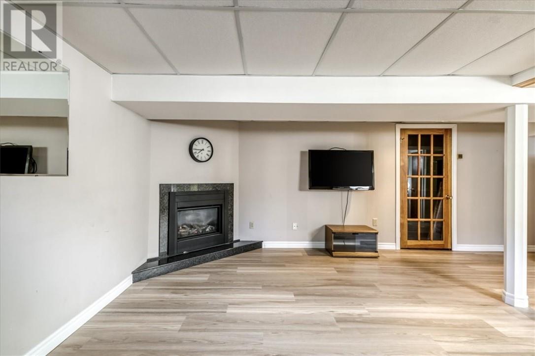 2015 Elderwood Drive Property Photo 27