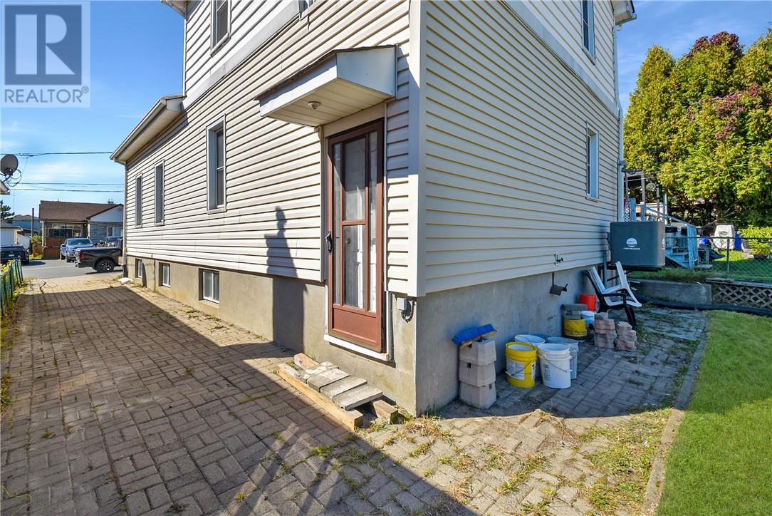 12 Gutcher Ave Property Photo 3