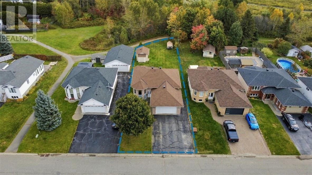 4338 Chateau Property Photo 1