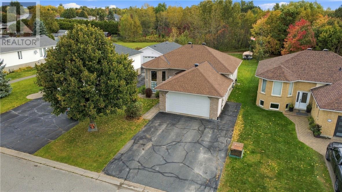 4338 Chateau Property Photo 2
