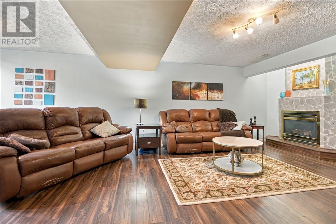 4338 Chateau Property Photo 17
