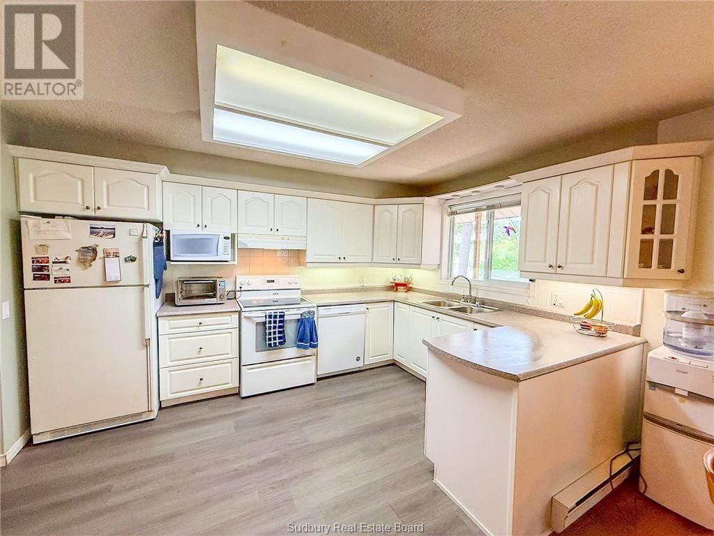 1086 Lake Street Property Photo 26