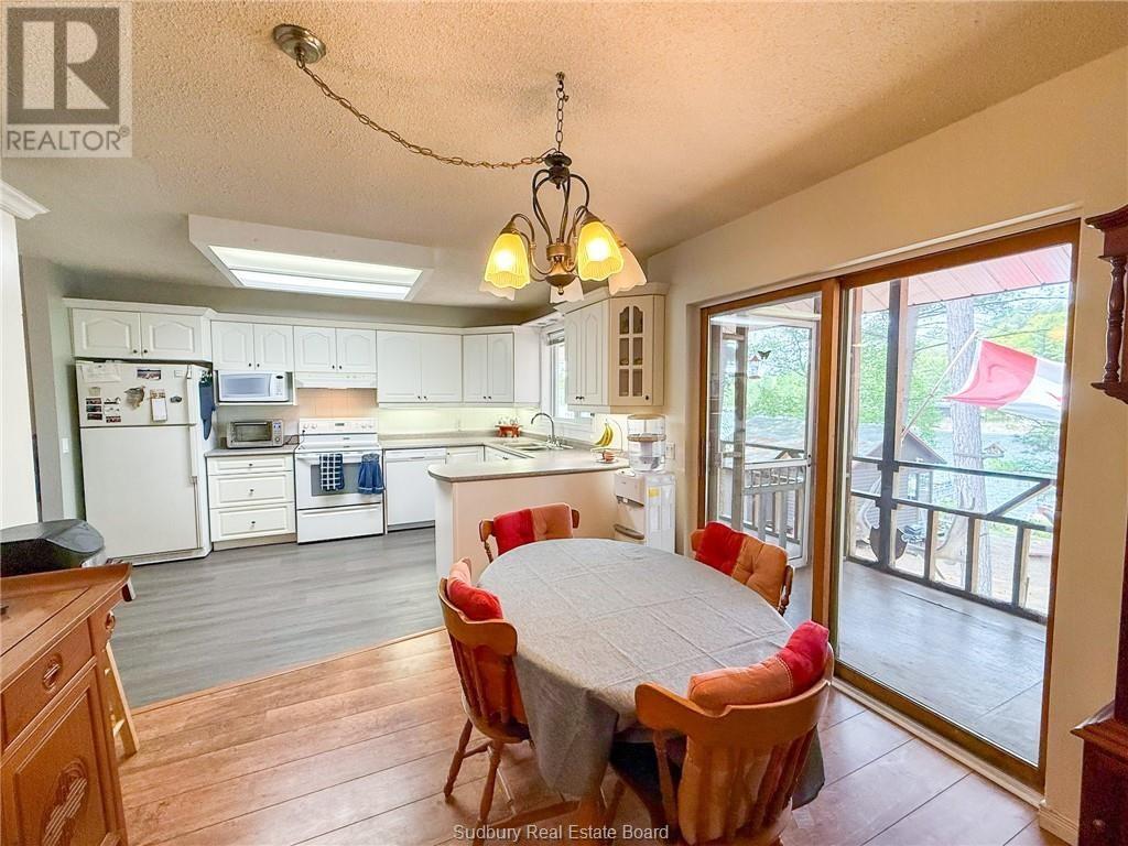 1086 Lake Street Property Photo 27