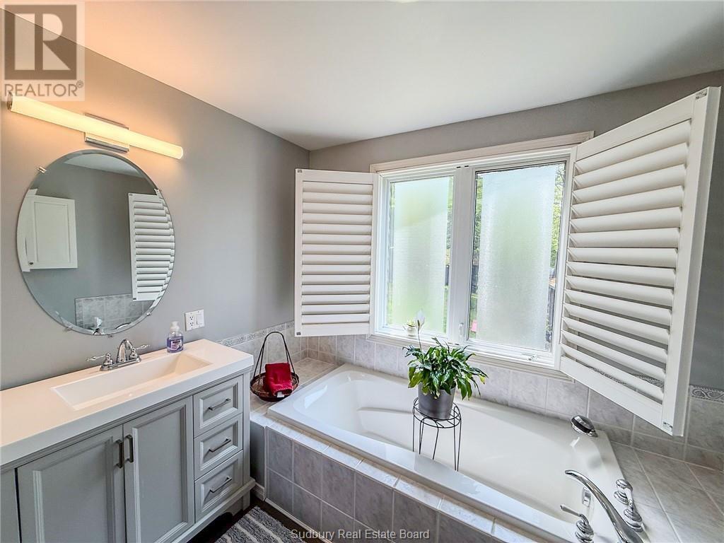 1086 Lake Street Property Photo 33