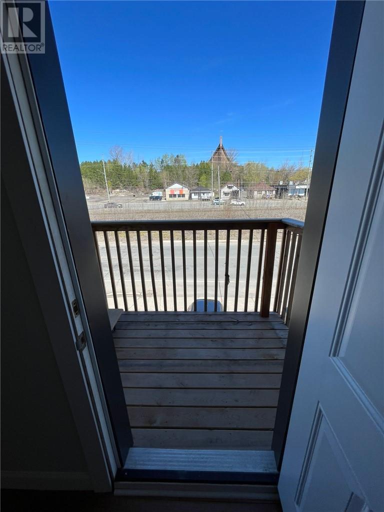 755 Ontario Street Property Photo 5