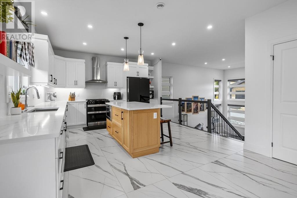 53 Hazelton Property Photo 3
