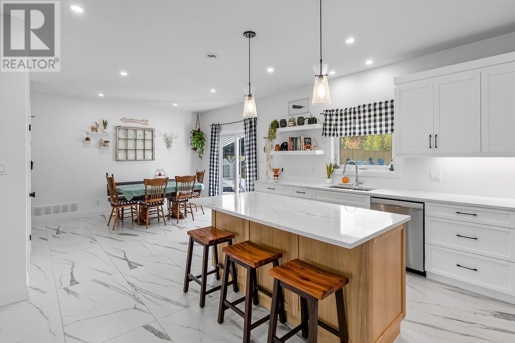 53 Hazelton Property Photo 4