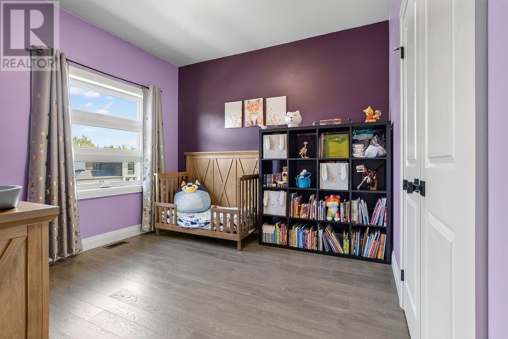 53 Hazelton Property Photo 8