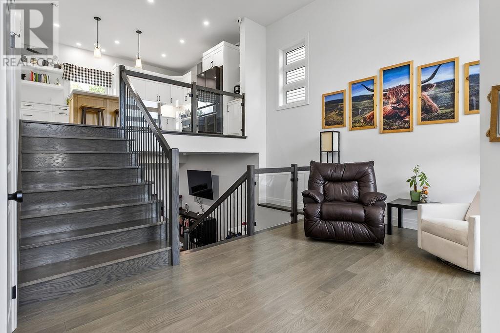 53 Hazelton Property Photo 11