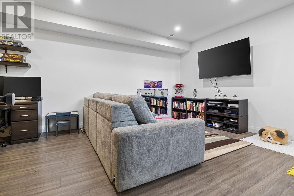 53 Hazelton Property Photo 15
