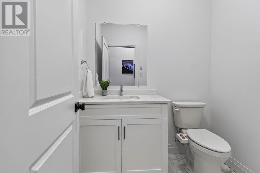 53 Hazelton Property Photo 16