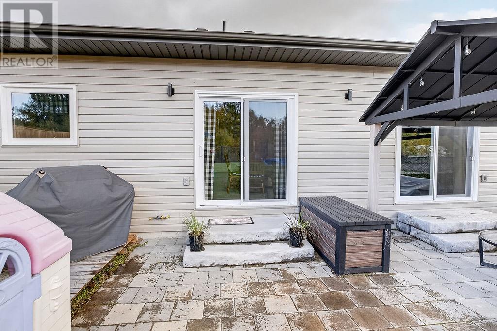 53 Hazelton Property Photo 18