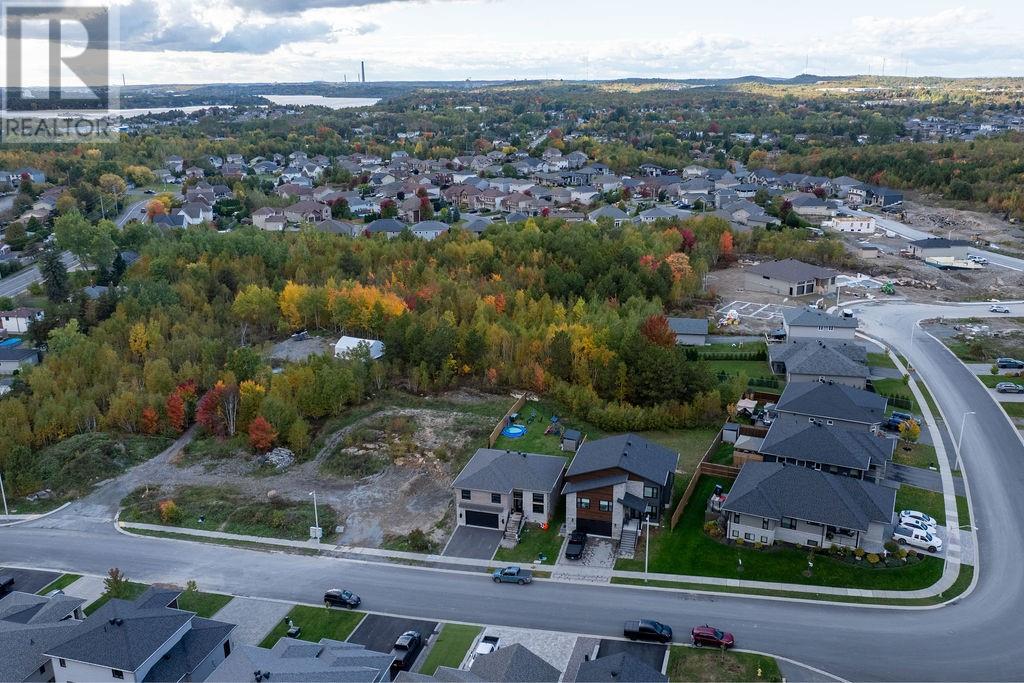 53 Hazelton Property Photo 21