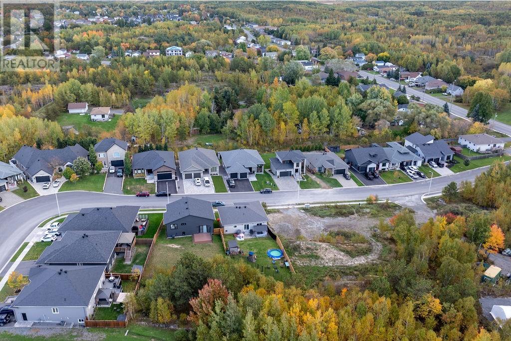 53 Hazelton Property Photo 22