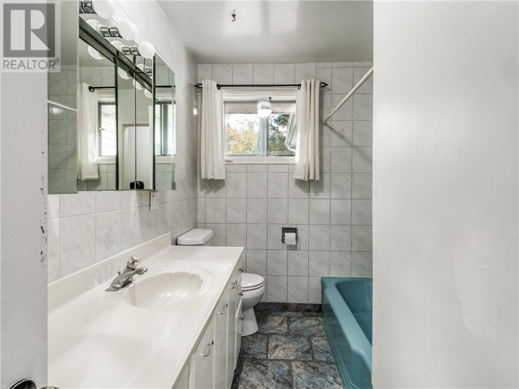 68 Pine Street Property Photo 25