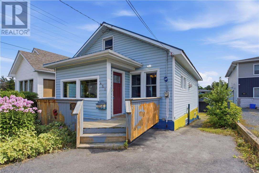 451 Cartier Avenue Property Photo 2