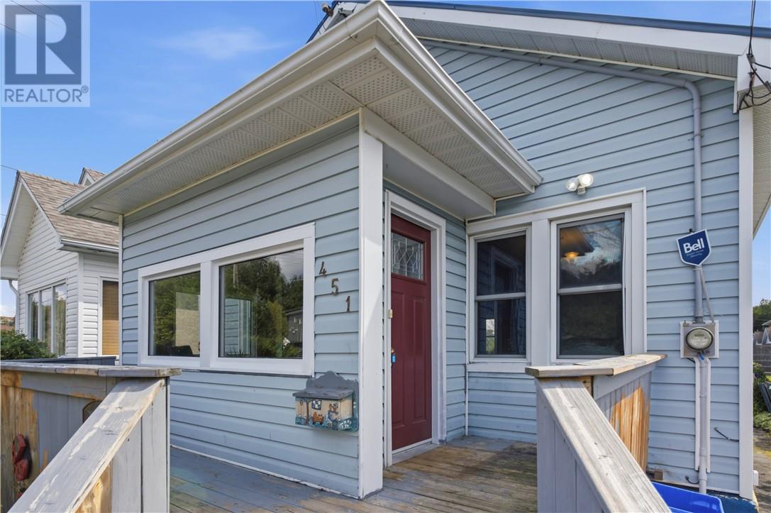 451 Cartier Avenue Property Photo 3