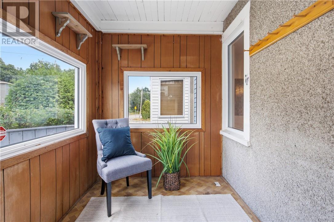 451 Cartier Avenue Property Photo 4