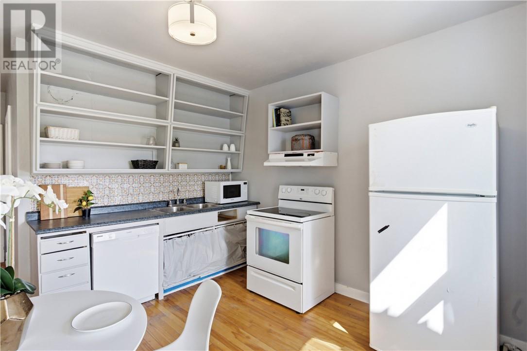 451 Cartier Avenue Property Photo 8