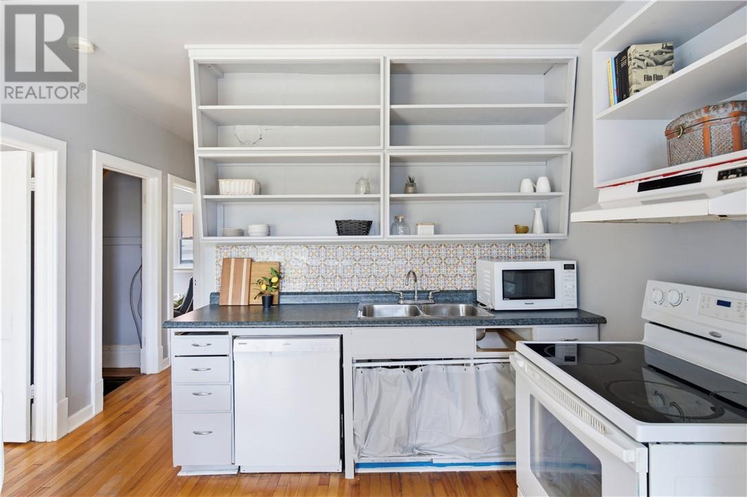 451 Cartier Avenue Property Photo 10