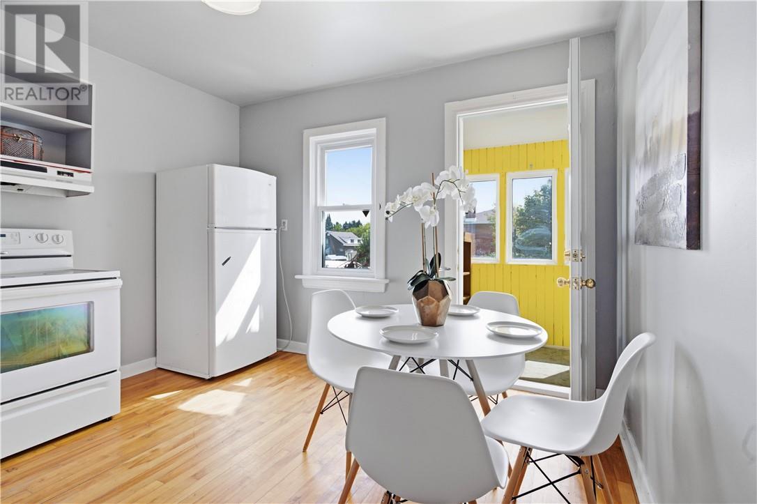 451 Cartier Avenue Property Photo 11