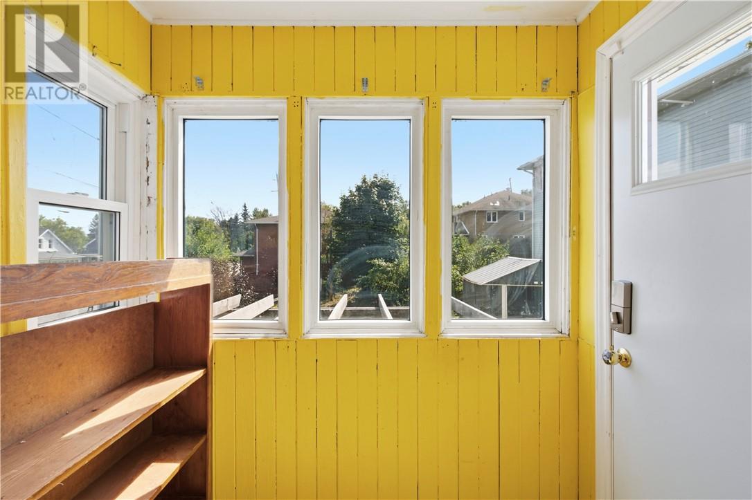451 Cartier Avenue Property Photo 12