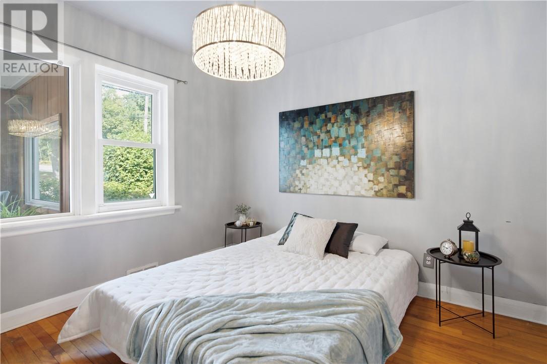 451 Cartier Avenue Property Photo 13