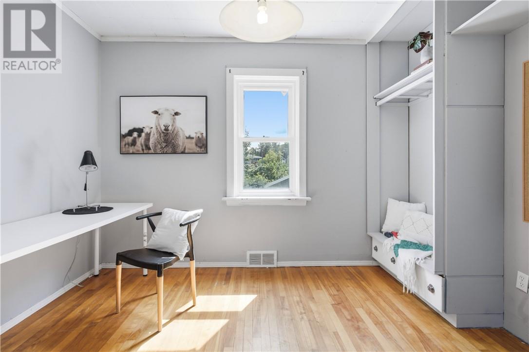 451 Cartier Avenue Property Photo 16