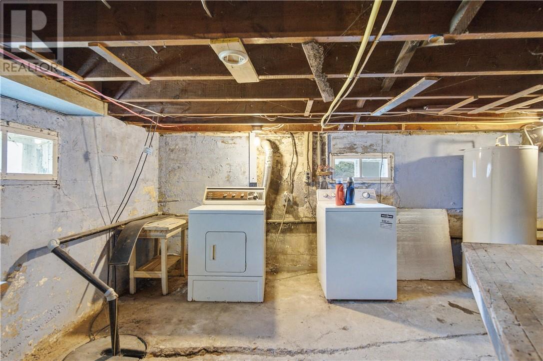 451 Cartier Avenue Property Photo 20