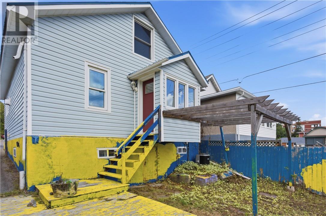 451 Cartier Avenue Property Photo 22