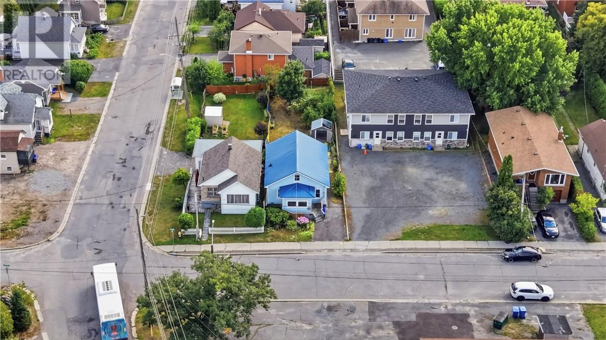 451 Cartier Avenue Property Photo 25