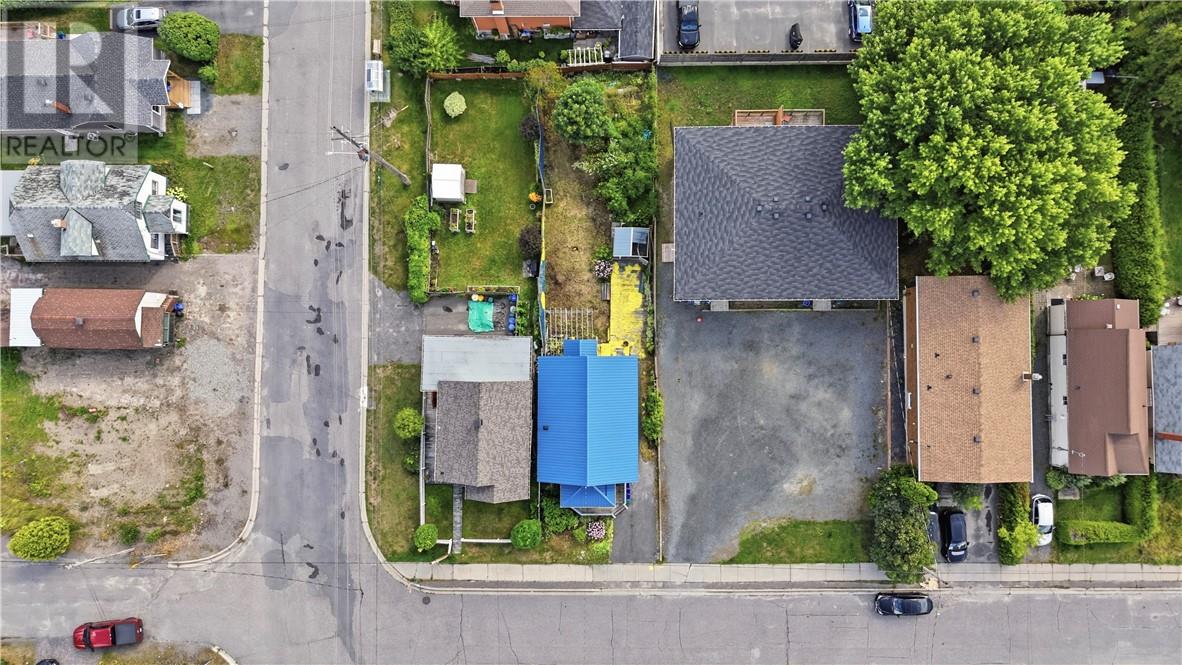 451 Cartier Avenue Property Photo 26