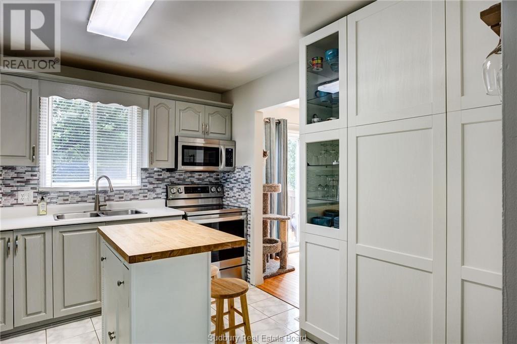 844 Windermere Crescent Property Photo 4