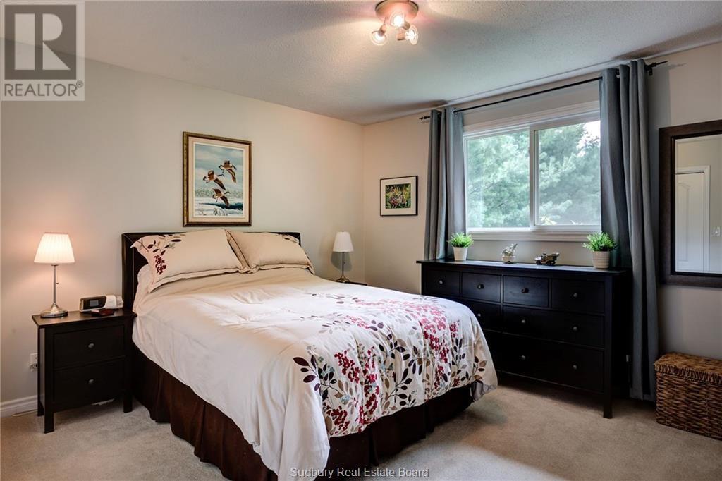 844 Windermere Crescent Property Photo 12