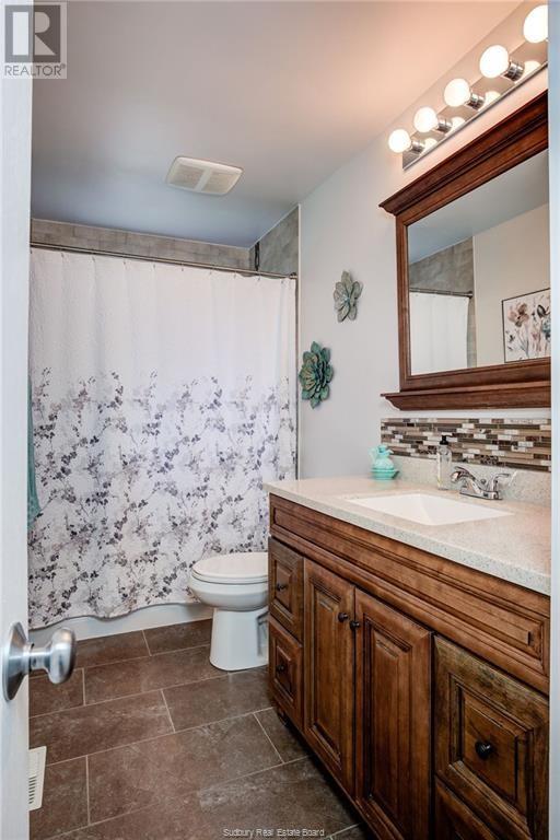 844 Windermere Crescent Property Photo 19