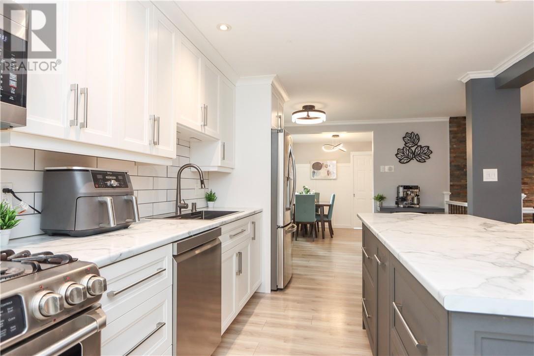 774 Lonsdale Avenue Property Photo 8