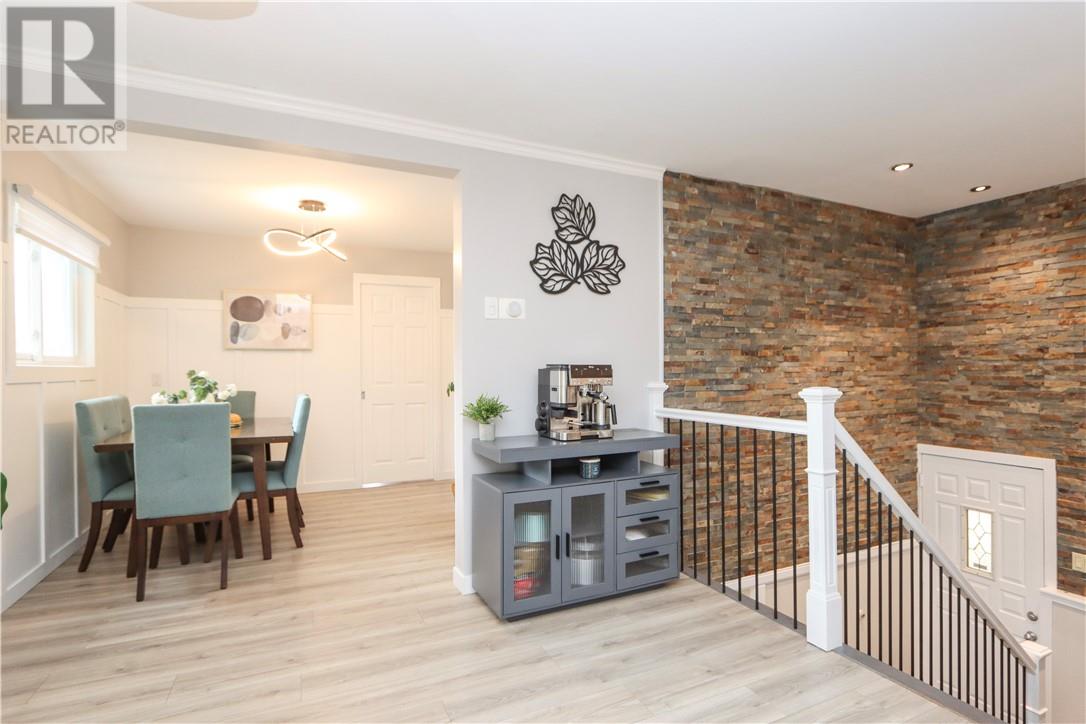 774 Lonsdale Avenue Property Photo 14