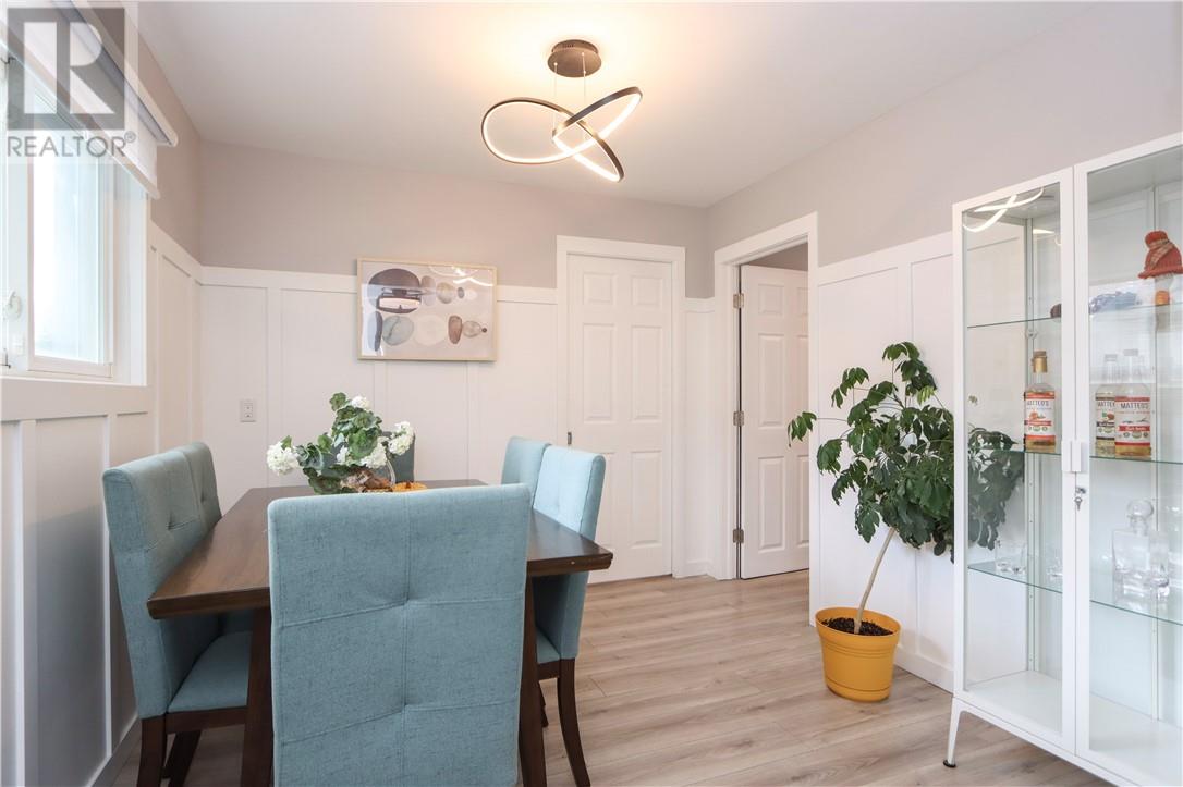 774 Lonsdale Avenue Property Photo 15