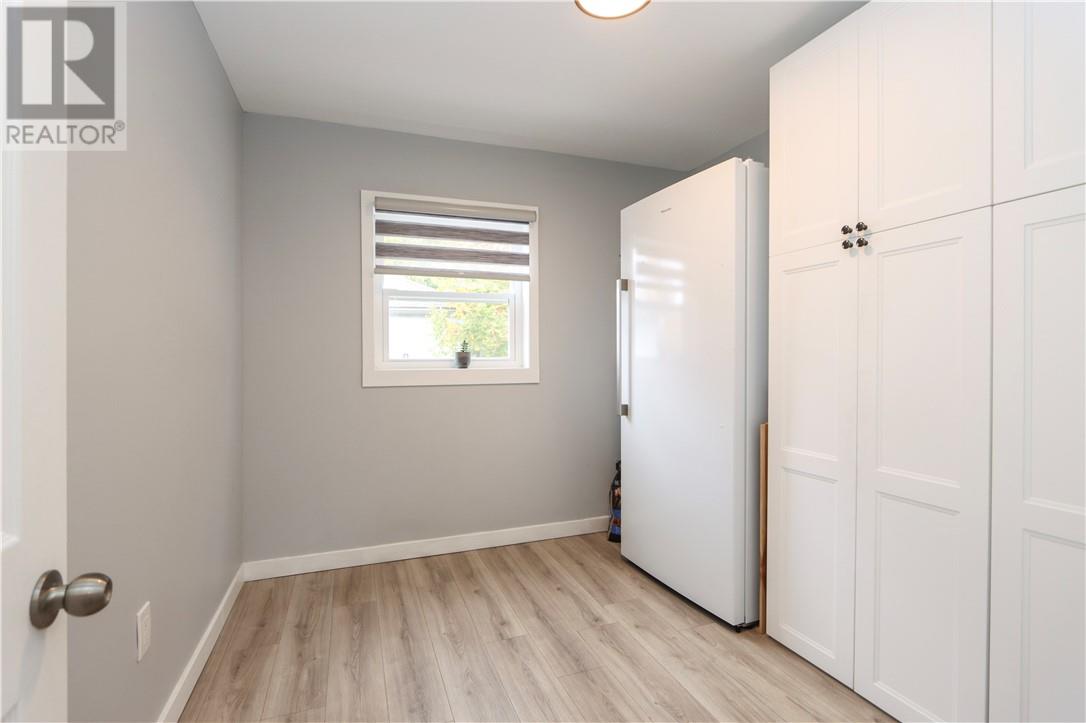 774 Lonsdale Avenue Property Photo 17