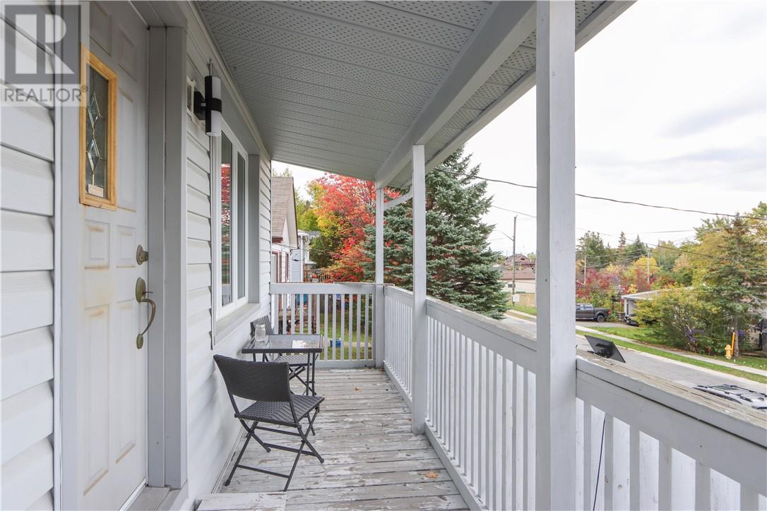 774 Lonsdale Avenue Property Photo 22