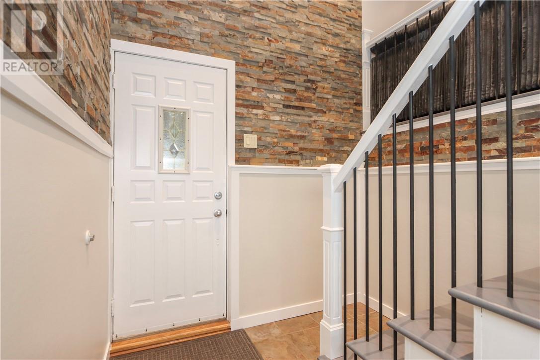 774 Lonsdale Avenue Property Photo 26