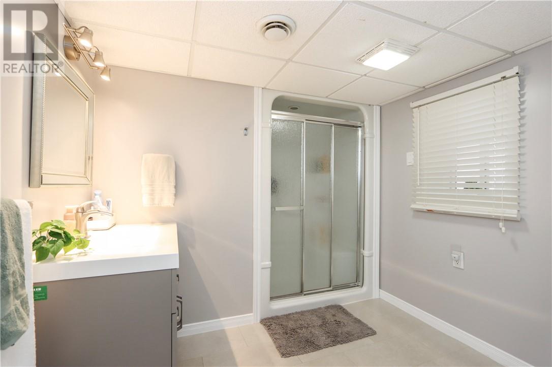 774 Lonsdale Avenue Property Photo 31