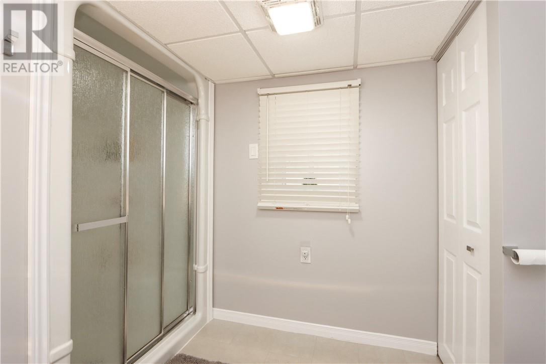 774 Lonsdale Avenue Property Photo 33