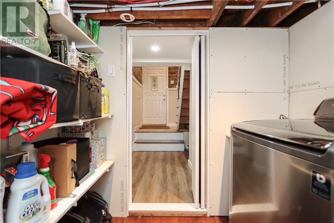 774 Lonsdale Avenue Property Photo 35