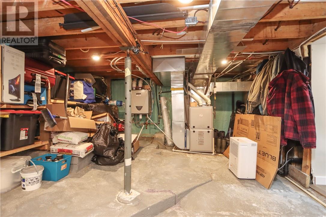 774 Lonsdale Avenue Property Photo 38