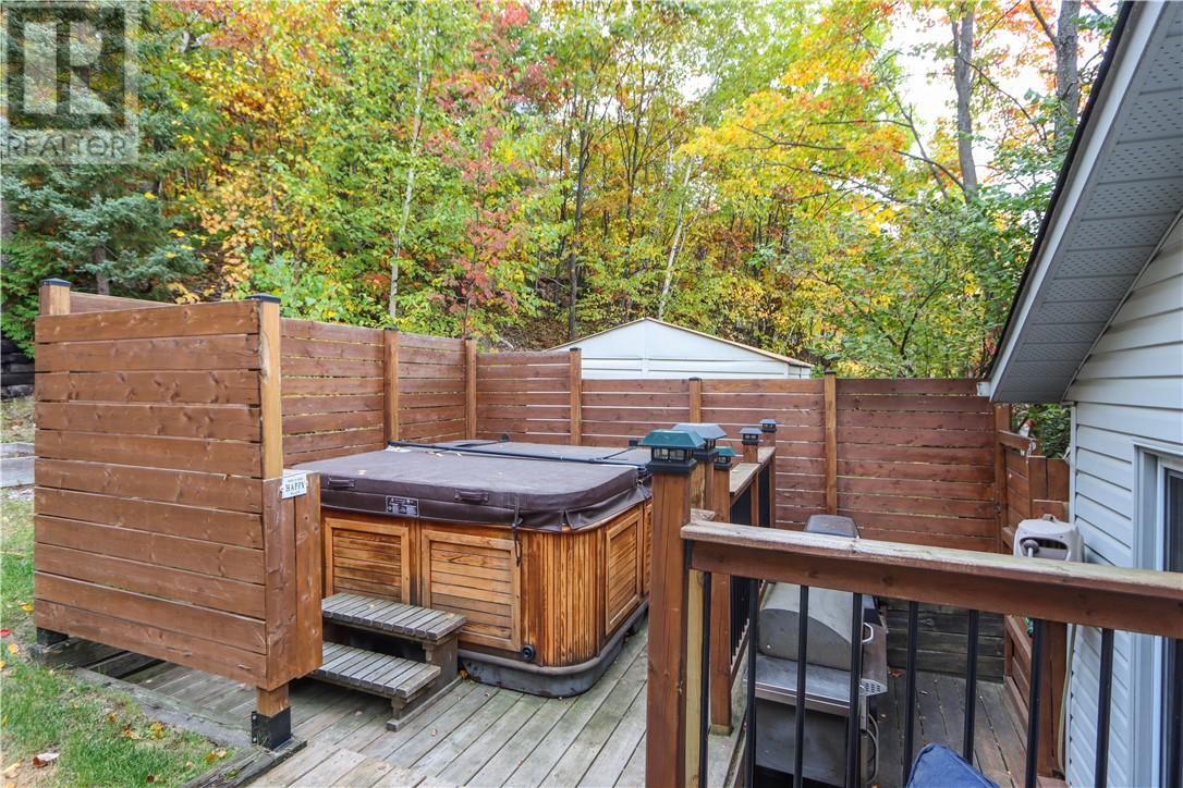 774 Lonsdale Avenue Property Photo 44